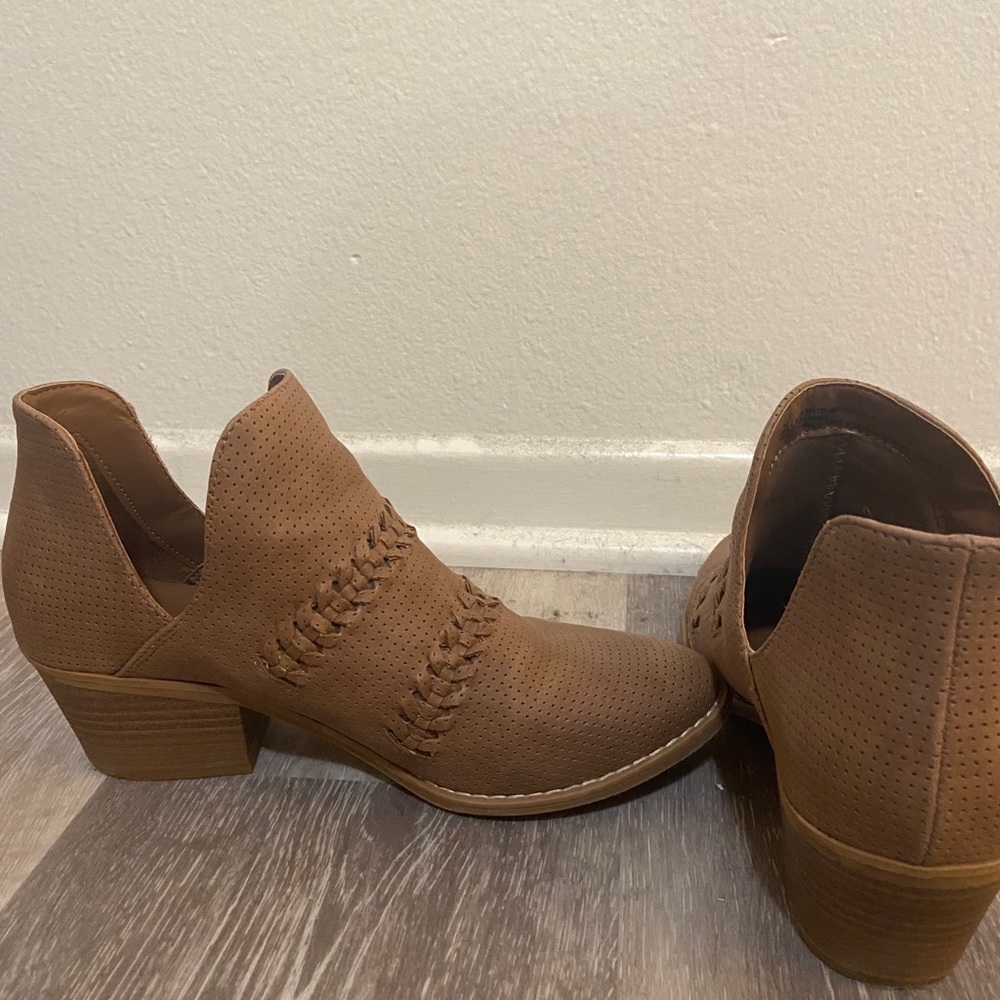 Beige booties - Picture 4 of 4